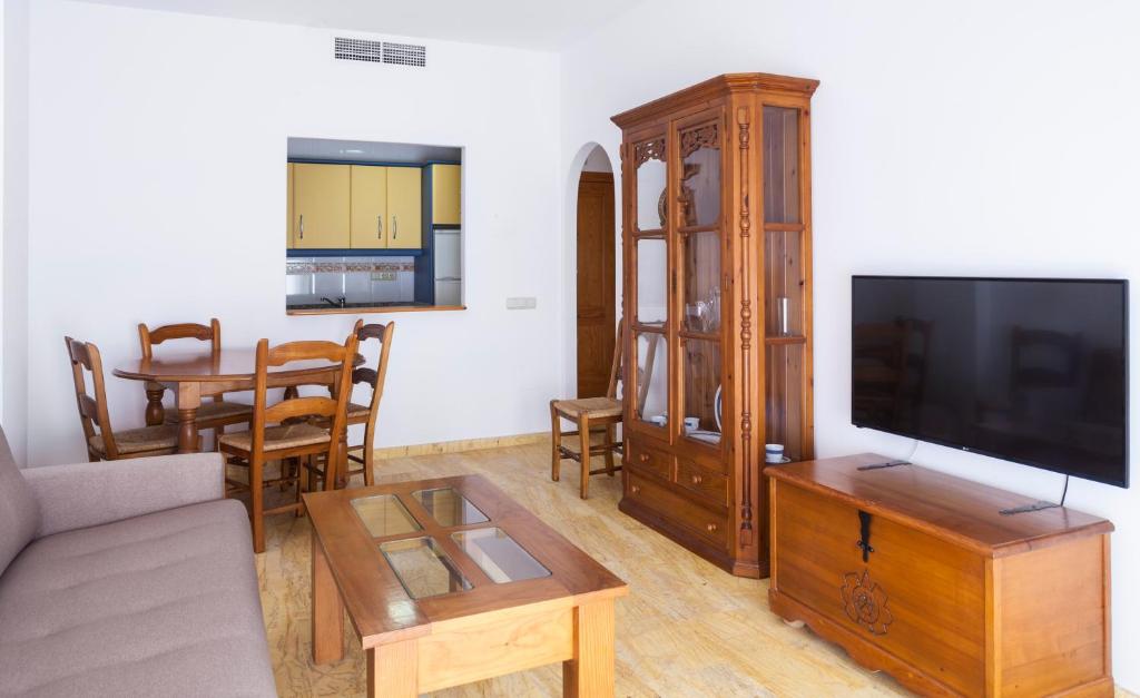 Televízia a/alebo spoločenská miestnosť v ubytovaní Apartamentos Mexico