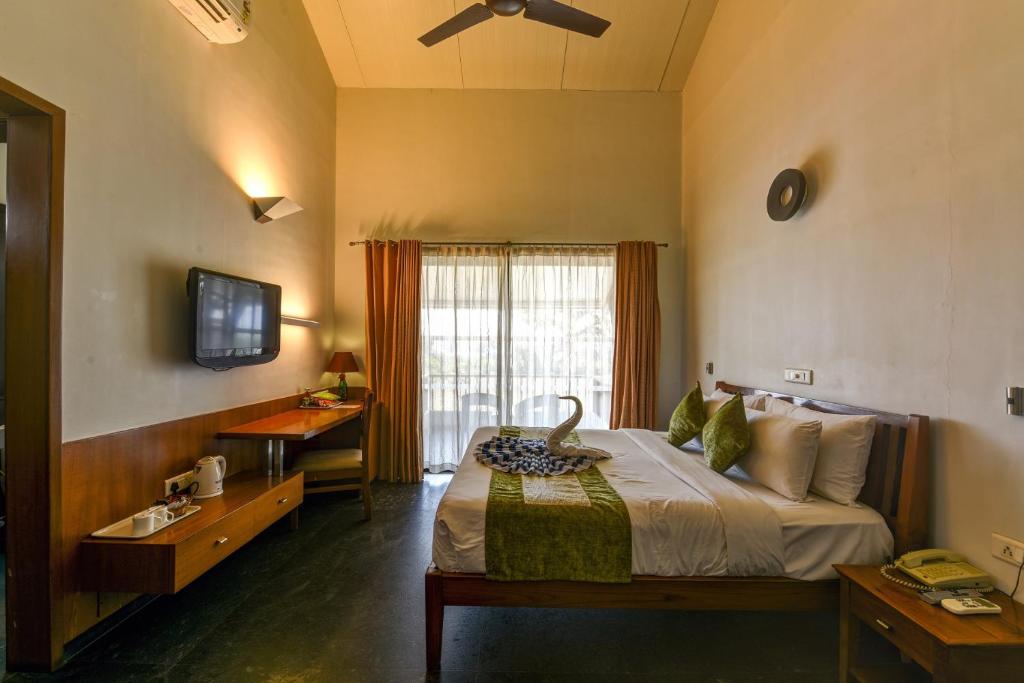 Postel nebo postele na pokoji v ubytování Regenta Resort Soma Vine Village Nashik