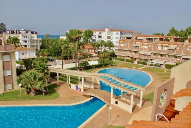 Bazén v ubytovaní Ático Duplex en 1a línea de mar alebo v jeho blízkosti