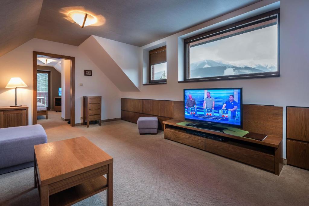 TV a/nebo společenská místnost v ubytování Hotel Rozsutec