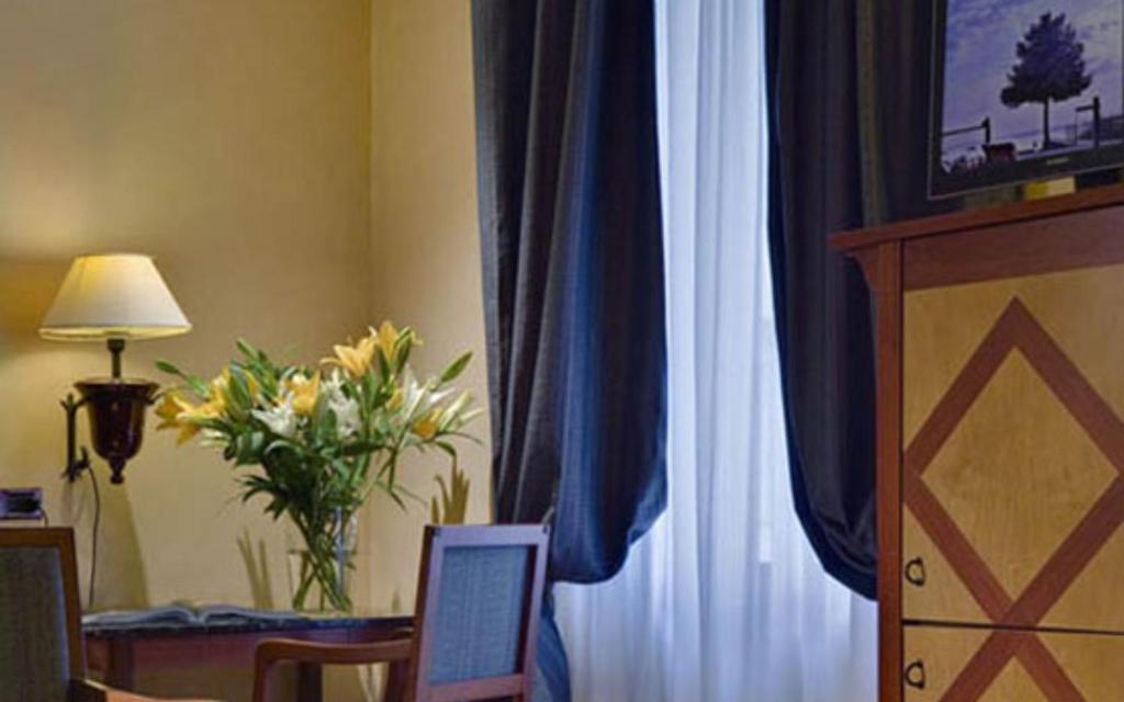 Corona D'Italia - Resim 9