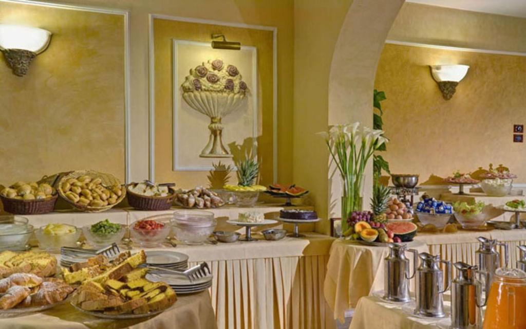 Corona D'Italia - Resim 17