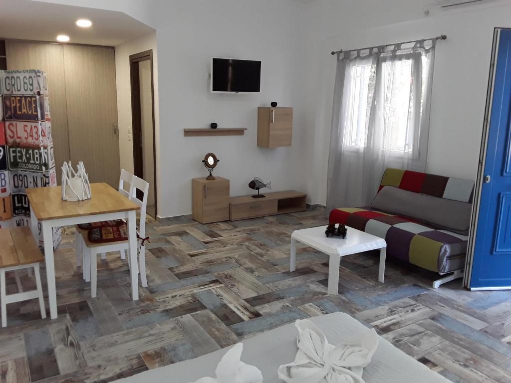 TV a/nebo společenská místnost v ubytování Azalea Hotel