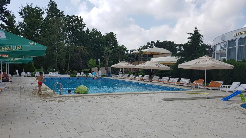 Bazén v ubytování Hotel Scoica nebo v jeho okolí
