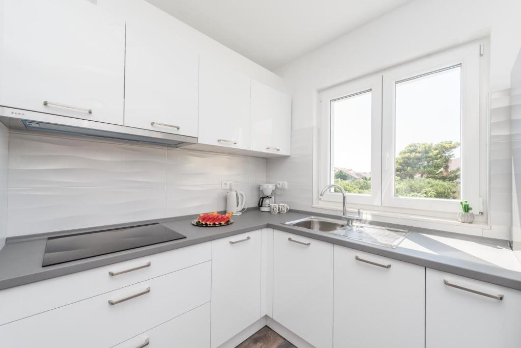 Kuchyňa alebo kuchynka v ubytovaní Apartments Janice