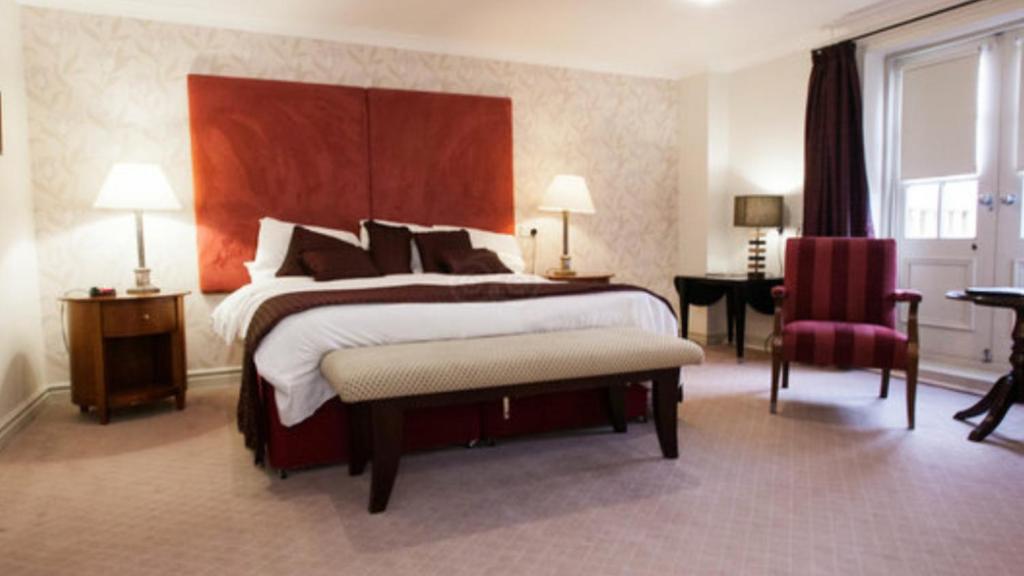Honest Lawyer Hotel - 