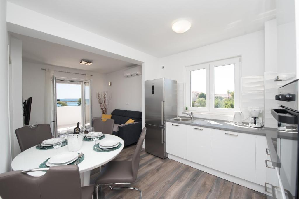 Kuchyňa alebo kuchynka v ubytovaní Apartments Janice
