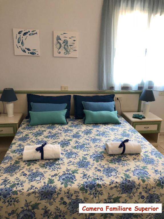 Postel nebo postele na pokoji v ubytování Hotel Due Torri