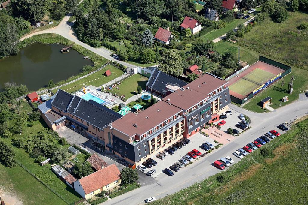 Letecký snímek ubytování OREA Resort Panorama Moravský kras