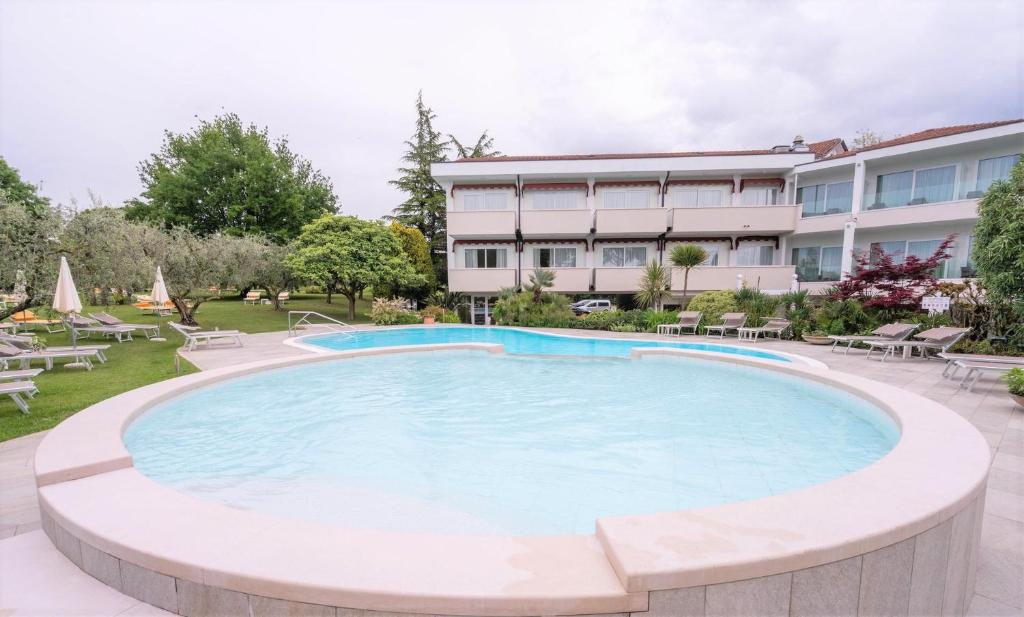 Het zwembad bij of vlak bij Hotel Giulietta Romeo