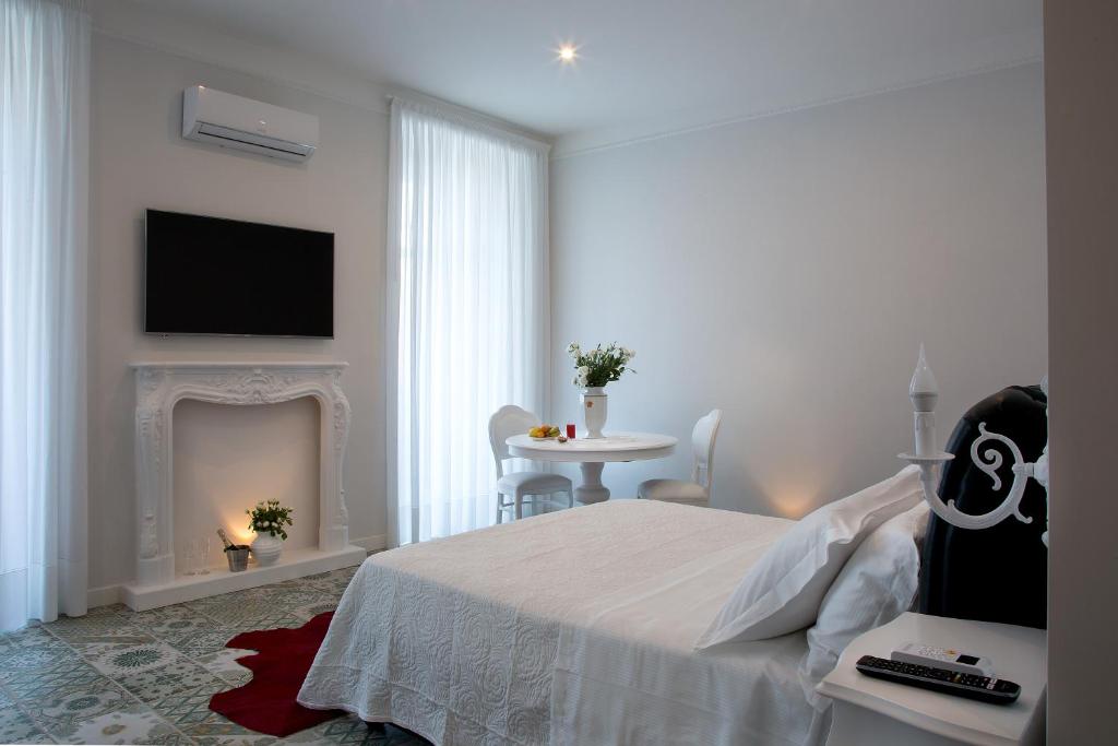 
Queen Suite with Spa Bath
