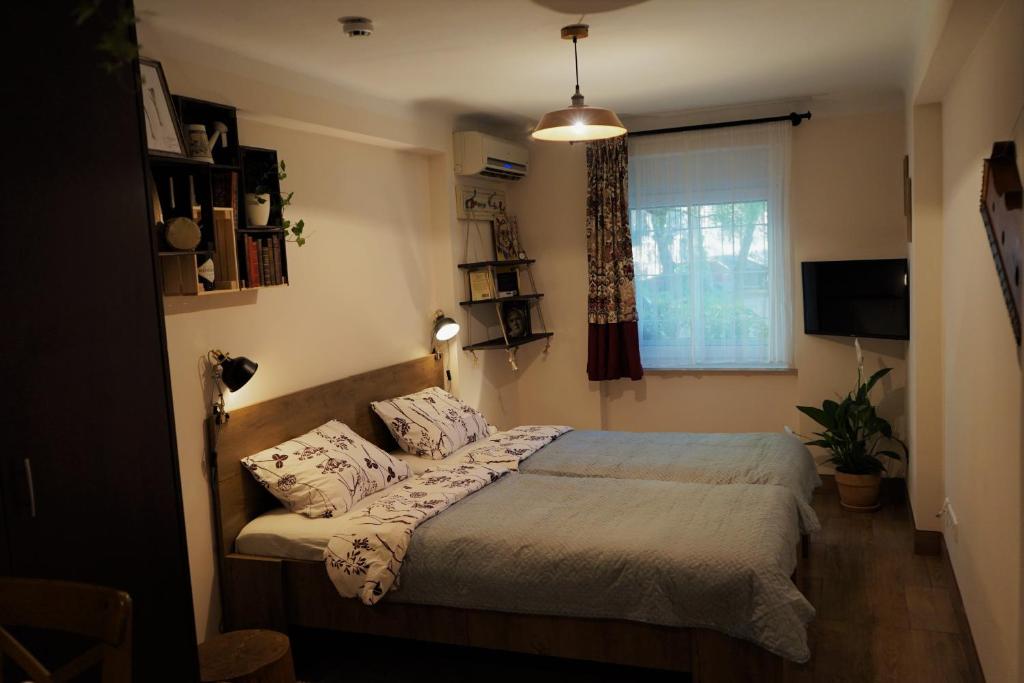 Posteľ alebo postele v izbe v ubytovaní Momo's Studio Apartment Zagreb