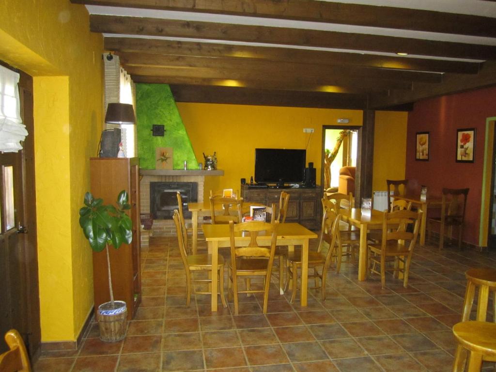TV a/nebo společenská místnost v ubytování Hotel Rural La Dehesilla