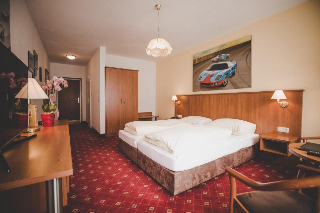 Postel nebo postele na pokoji v ubytování Kurhotel & Hotel Mozart