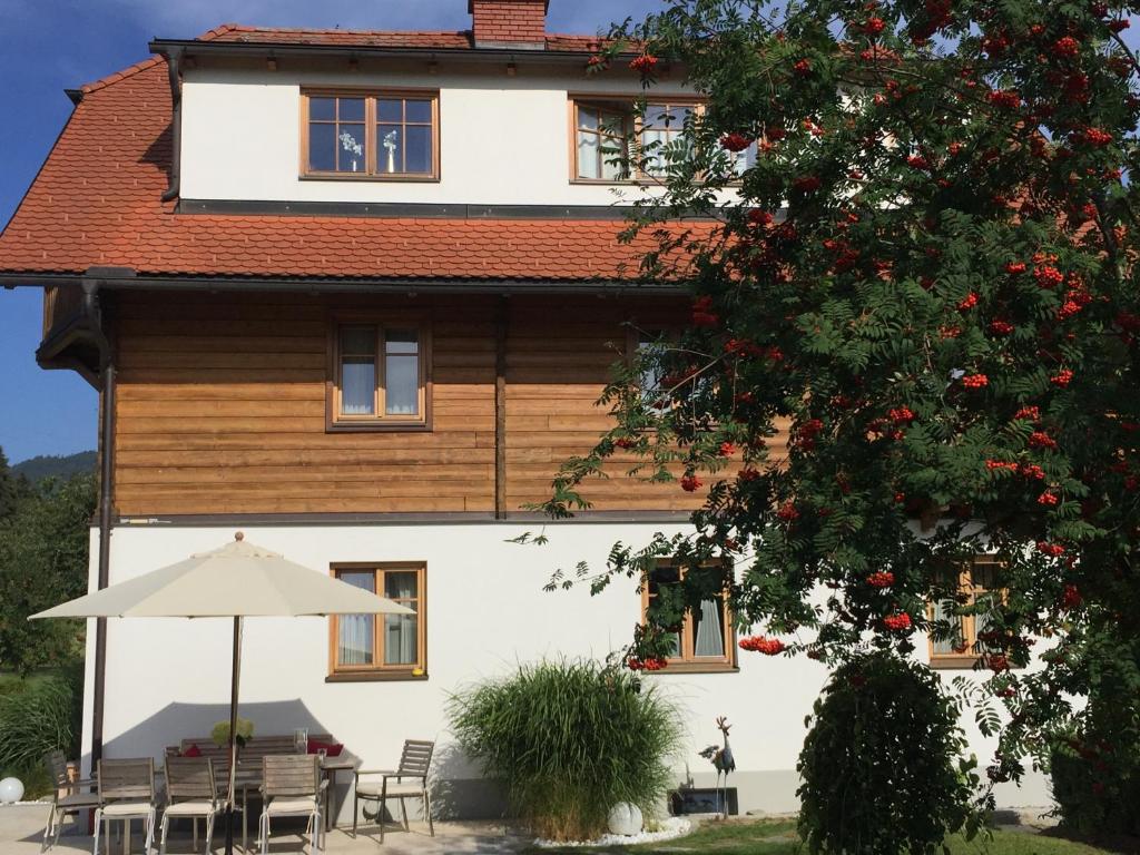 Budova, kde se penzion – hostinec nachází