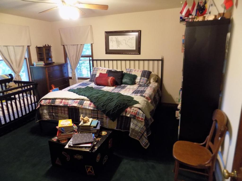 StoneWall House - King Room With Lake View