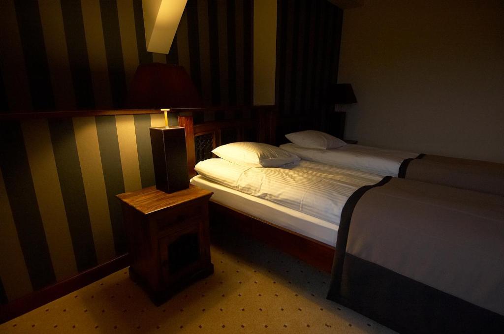 Postel nebo postele na pokoji v ubytování Hotel Tumski