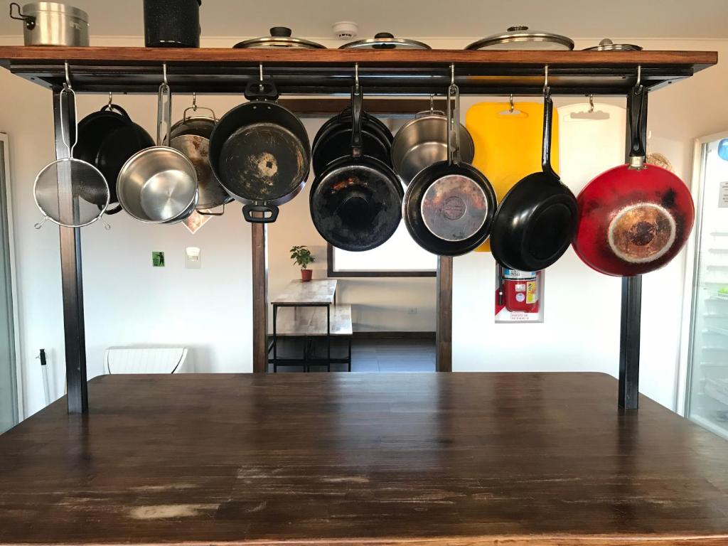 Kuchyň nebo kuchyňský kout v ubytování Folk Hostel