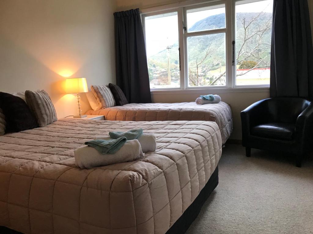 Close to Picton Town - Resim 2