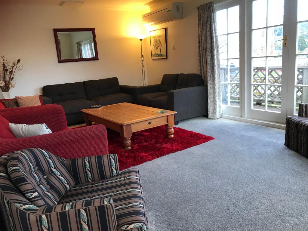 Close to Picton Town - Resim 17