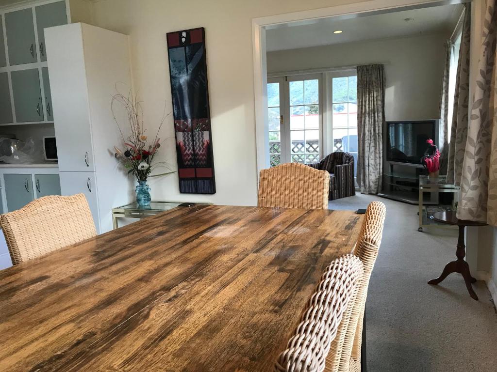 Close to Picton Town - Resim 16