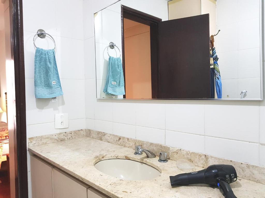  Amplo Apartamento com Piscina e Garagem