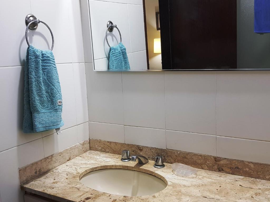  Amplo Apartamento com Piscina e Garagem