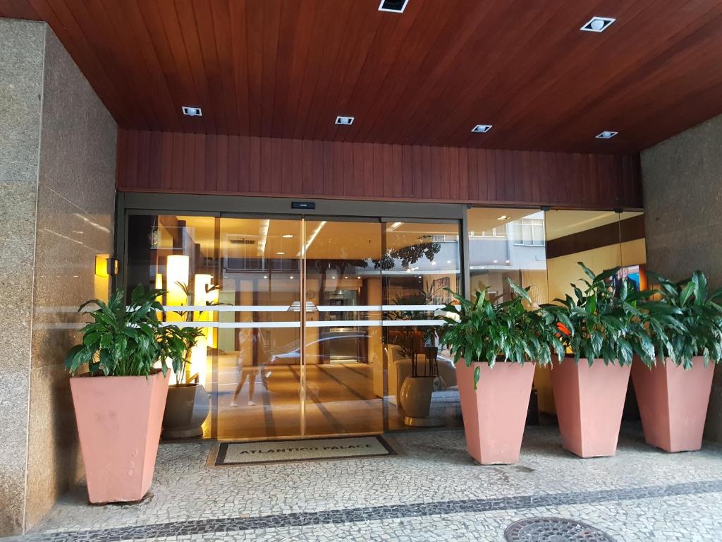  Amplo Apartamento com Piscina e Garagem