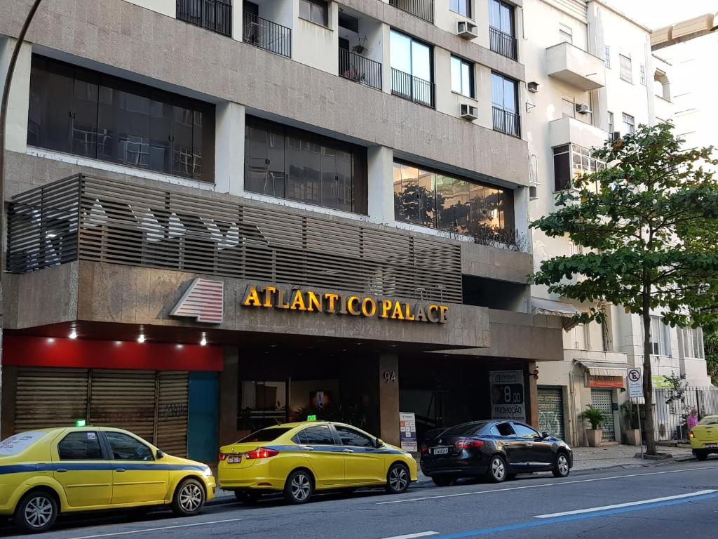  Amplo Apartamento com Piscina e Garagem