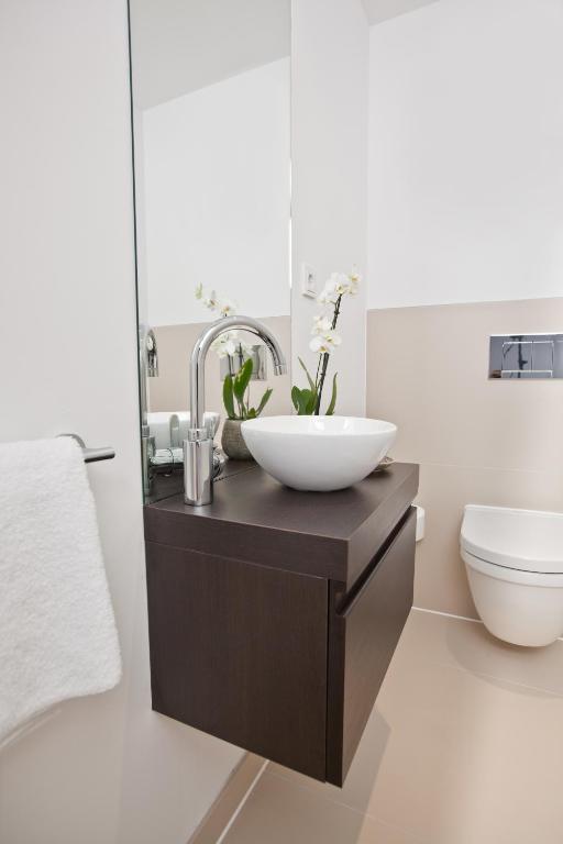 Goodman's Living - 5