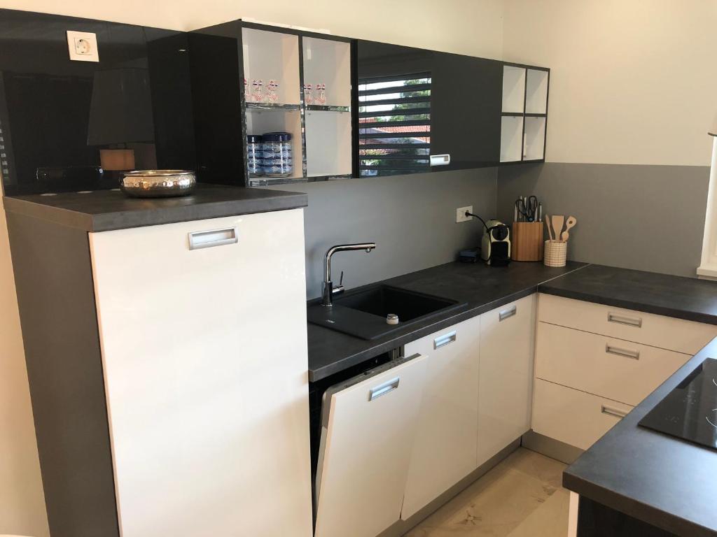 Kuchyňa alebo kuchynka v ubytovaní Apartments Svetec