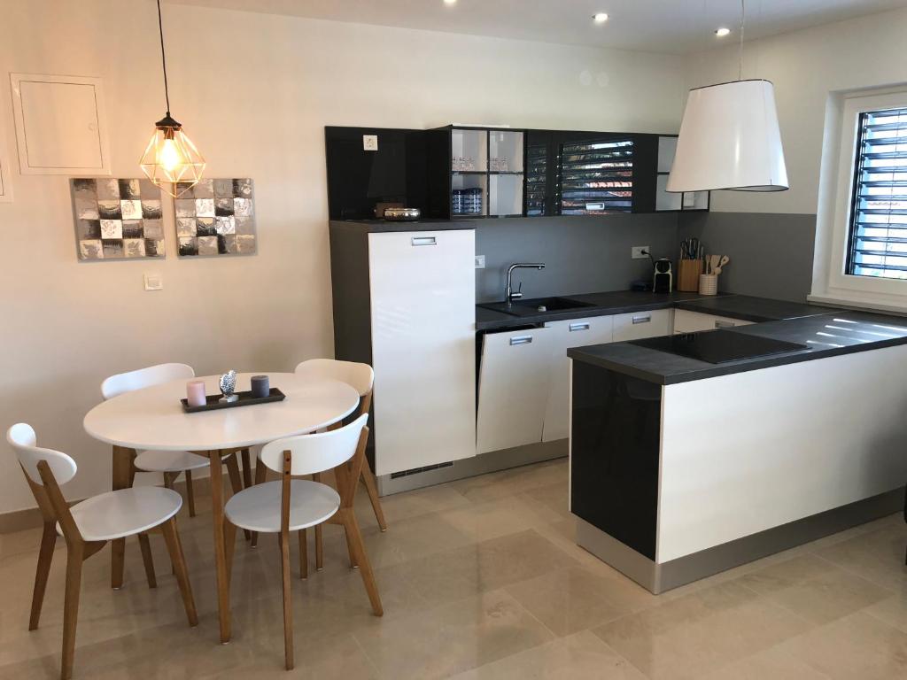 Kuchyňa alebo kuchynka v ubytovaní Apartments Svetec