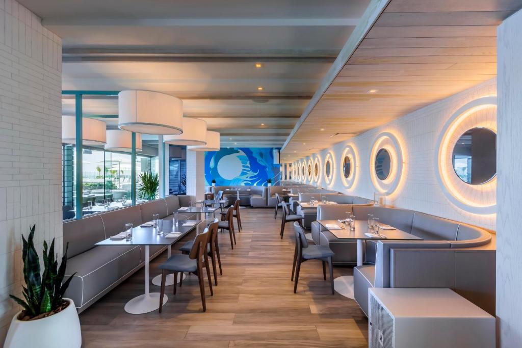 Restaurace v ubytování Condado Ocean Club - Adults Only
