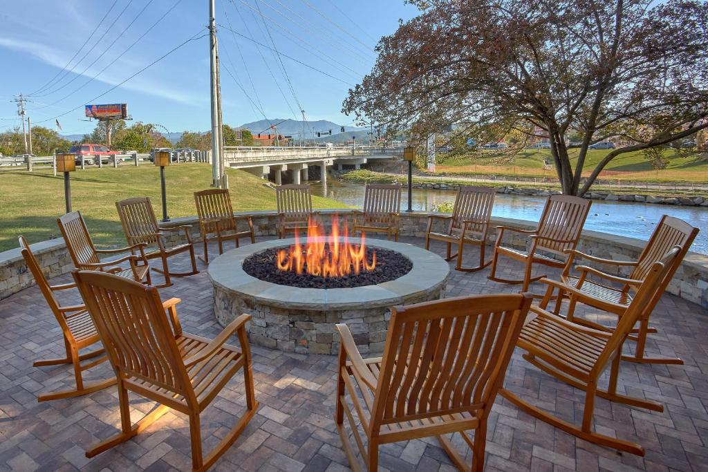 a group of chairs sitting around a fire pit at The Inn On The River in Pigeon Forge