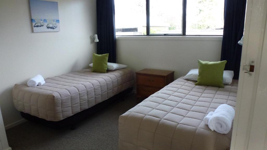 Postel nebo postele na pokoji v ubytování ASURE Adcroft Motel
