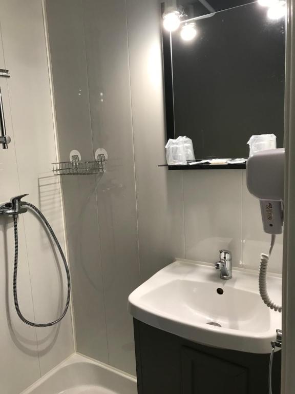Koupelna v ubytování Hôtel le Rohu