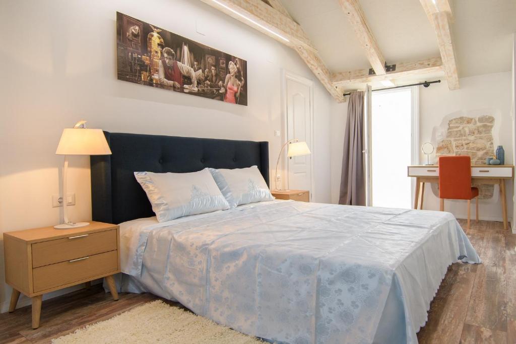 Postel nebo postele na pokoji v ubytování Apartments Borgo 8