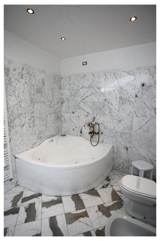Koupelna v ubytování Palazzo Volta Boutique Luxury B&B