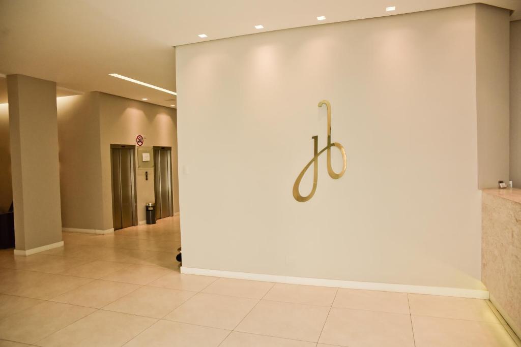  JB Palace Hotel