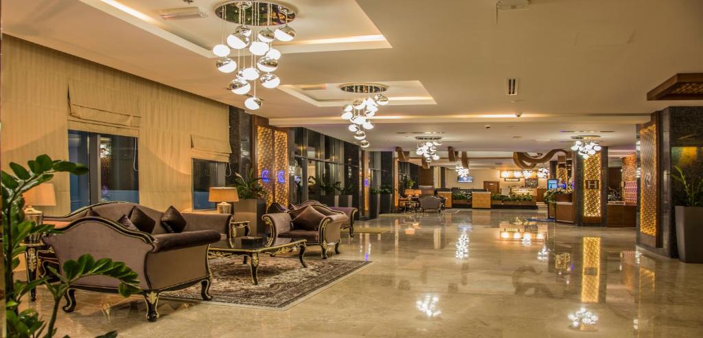 Een zitgedeelte bij Golden Tulip Headington