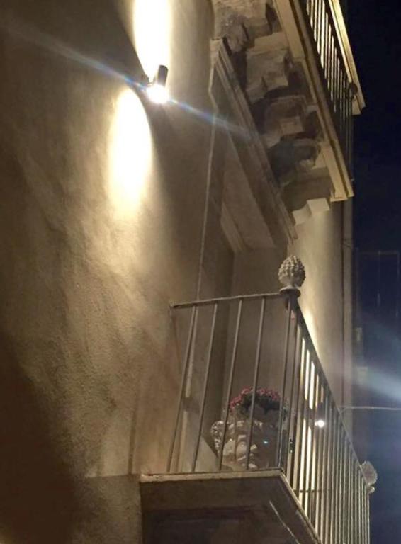 Zdjęcie z galerii obiektu Ortigia MaaM Apartment w Syrakuzach