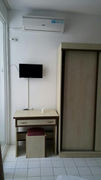 TV a/nebo společenská místnost v ubytování Delphin Hotel Side