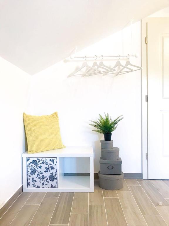 a living room with a white table and a potted plant at Apartments Borghetto in Vinkuran
