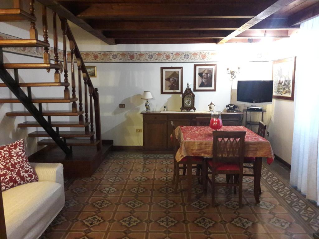 A television and/or entertainment centre at Casa de Spuches