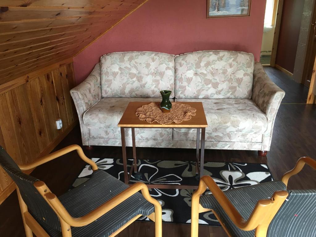 Posezení v ubytování Gästvåning i Hajstorp