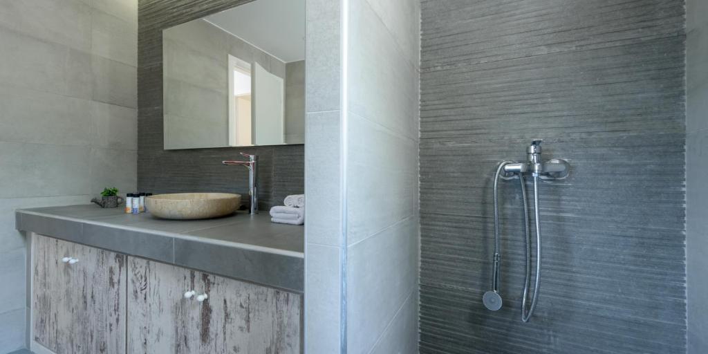 Bagno di Elia Residences Santorini
