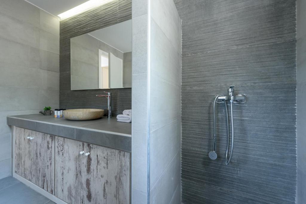 Bagno di Elia Residences Santorini