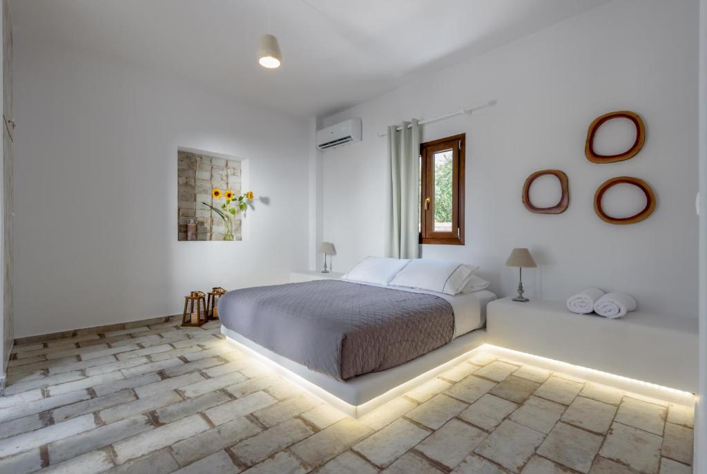 Letto o letti in una camera di Elia Residences Santorini