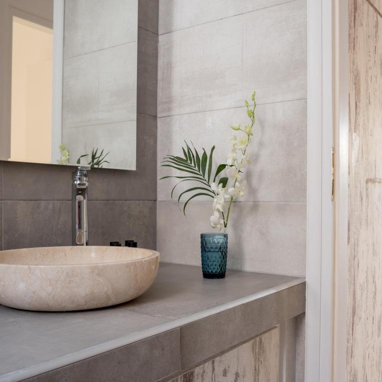 Bagno di Elia Residences Santorini