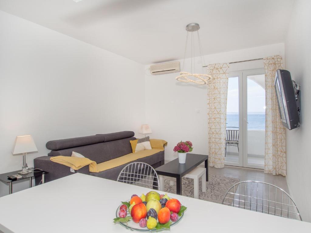 Televízia a/alebo spoločenská miestnosť v ubytovaní Villa Tamaris on the beach